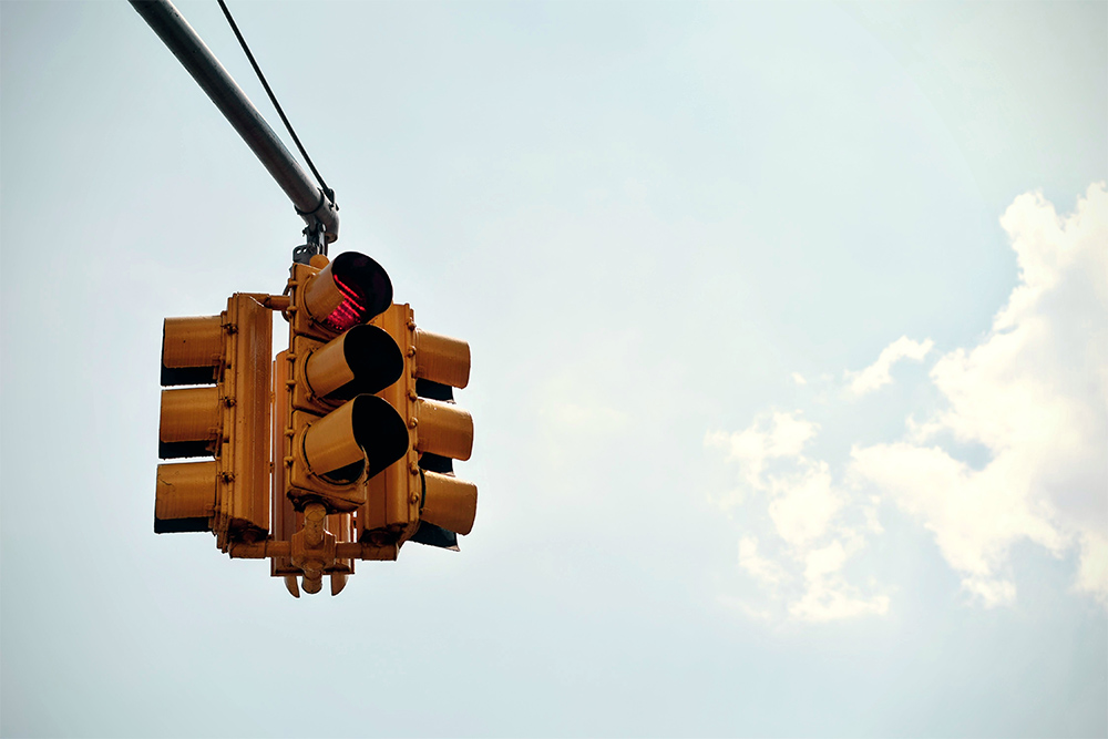 red traffic light- Should I stop my online marketing during covid-19? - an unbiased answer